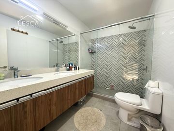 Exclusivo Departamento en Venta en Primer Piso Con Terraza un Paso de Larcomar