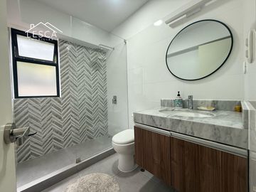 Exclusivo Departamento en Venta en Primer Piso Con Terraza un Paso de Larcomar