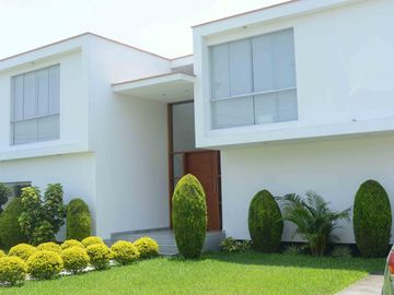 MODERNA CASA URB. LA ESTANCIA LA MOLINA LIMA PERU