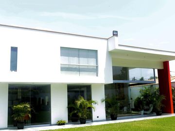 MODERNA CASA URB. LA ESTANCIA LA MOLINA LIMA PERU