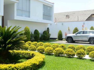 MODERNA CASA URB. LA ESTANCIA LA MOLINA LIMA PERU
