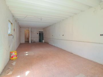 Casa 5 Ambientes APTO CREDITO Con cochera y Galpon Banfield - Venta.