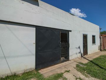 Casa 5 Ambientes APTO CREDITO Con cochera y Galpon Banfield - Venta.