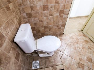 Casa 5 Ambientes APTO CREDITO Con cochera y Galpon Banfield - Venta.