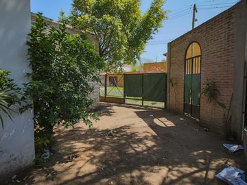 Casa 5 Ambientes APTO CREDITO Con cochera y Galpon Banfield - Venta.