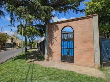 Casa 5 Ambientes APTO CREDITO Con cochera y Galpon Banfield - Venta.