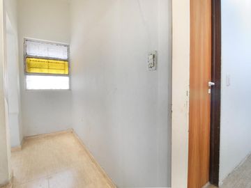 Casa 5 Ambientes APTO CREDITO Con cochera y Galpon Banfield - Venta.