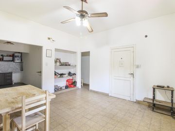Casa 5 Ambientes APTO CREDITO Con cochera y Galpon Banfield - Venta.