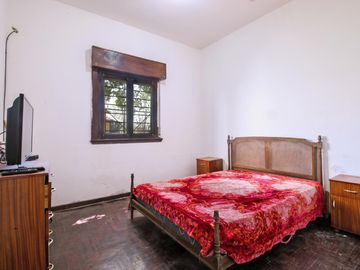 Casa 5 Ambientes APTO CREDITO Con cochera y Galpon Banfield - Venta.