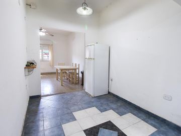Casa 5 Ambientes APTO CREDITO Con cochera y Galpon Banfield - Venta.