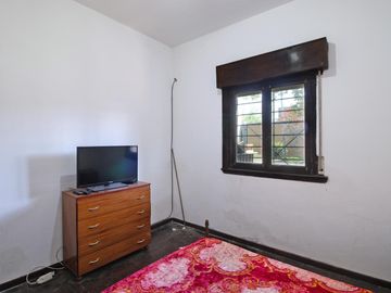 Casa 5 Ambientes APTO CREDITO Con cochera y Galpon Banfield - Venta.