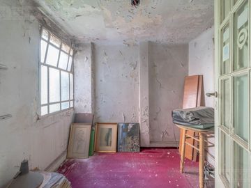 Departamento en Suipacha y Arroyo edificio estilo francés oportunidad reciclar