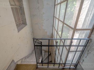 Departamento en Suipacha y Arroyo edificio estilo francés oportunidad reciclar