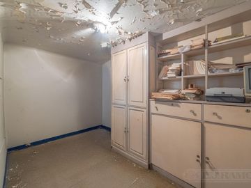 Departamento en Suipacha y Arroyo edificio estilo francés oportunidad reciclar
