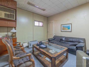 Departamento en Suipacha y Arroyo edificio estilo francés oportunidad reciclar
