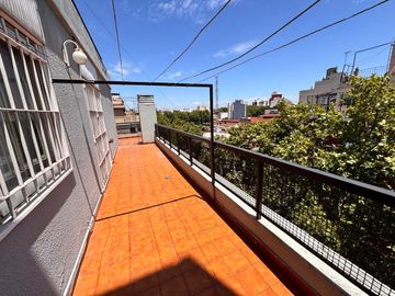 Departamento en  3 ambientes con balcon terraza Trelles 2100