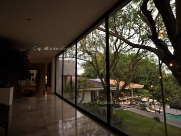 Casa en Colinas de San Javier de Lujo con alberca en Venta