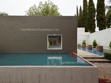 Casa en Colinas de San Javier de Lujo con alberca en Venta