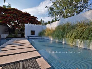 Casa en Colinas de San Javier de Lujo con alberca en Venta