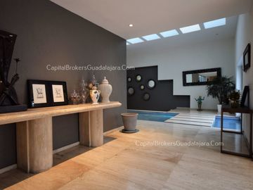 Casa en Colinas de San Javier de Lujo con alberca en Venta