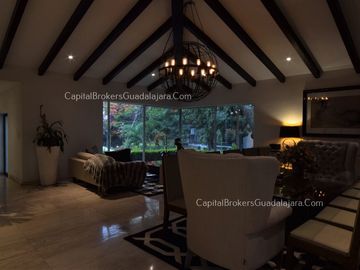 Casa en Colinas de San Javier de Lujo con alberca en Venta