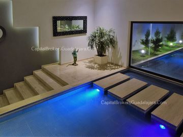 Casa en Colinas de San Javier de Lujo con alberca en Venta
