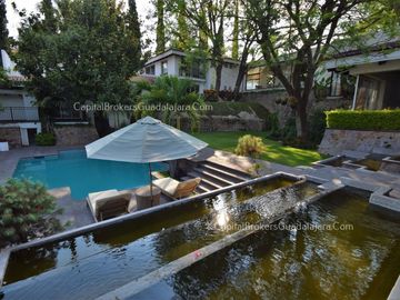 Casa en Colinas de San Javier de Lujo con alberca en Venta