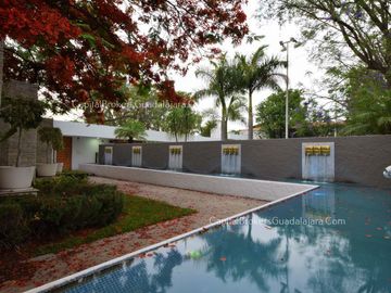 Casa en Colinas de San Javier de Lujo con alberca en Venta