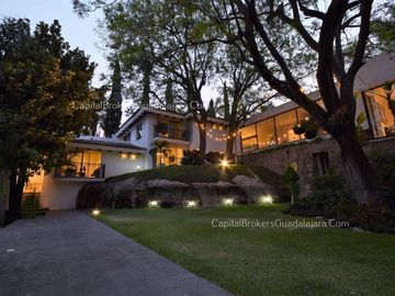 Casa en Colinas de San Javier de Lujo con alberca en Venta