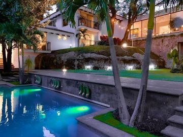 Casa en Colinas de San Javier de Lujo con alberca en Venta