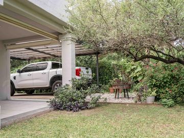 Casa en  Venta en Country El Bosque. 5 dormitorios.Pileta