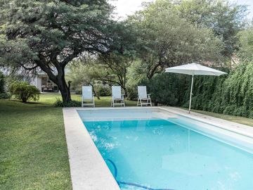Casa en  Venta en Country El Bosque. 5 dormitorios.Pileta