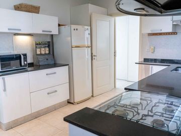 Casa en  Venta en Country El Bosque. 5 dormitorios.Pileta