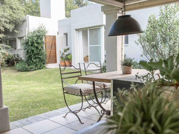 Casa en  Venta en Country El Bosque. 5 dormitorios.Pileta