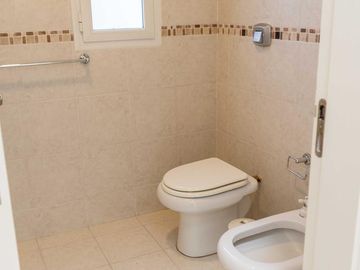 Casa en  Venta en Country El Bosque. 5 dormitorios.Pileta