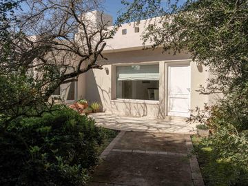 Casa en  Venta en Country El Bosque. 5 dormitorios.Pileta