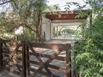 Casa en  Venta en Country El Bosque. 5 dormitorios.Pileta