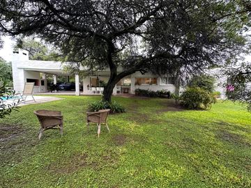 Casa en  Venta en Country El Bosque. 5 dormitorios.Pileta