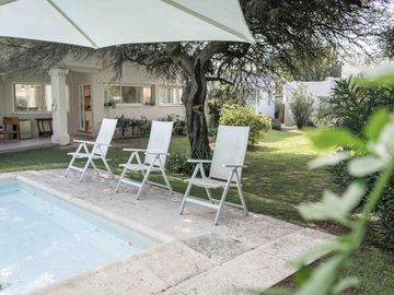 Casa en  Venta en Country El Bosque. 5 dormitorios.Pileta