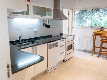 Casa en  Venta en Country El Bosque. 5 dormitorios.Pileta