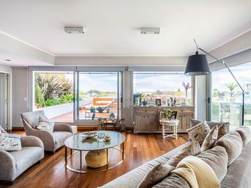 3 Ambientes en Zencity con terraza propia y 2 cocheras - venta con renta