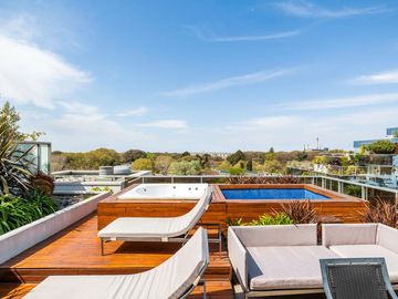 3 Ambientes en Zencity con terraza propia y 2 cocheras - venta con renta