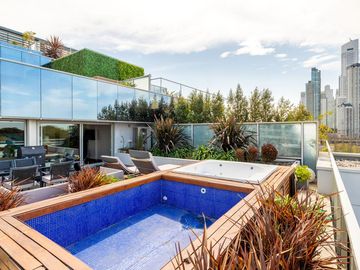 3 Ambientes en Zencity con terraza propia y 2 cocheras - venta con renta