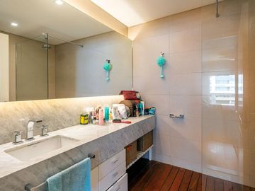 3 Ambientes en Zencity con terraza propia y 2 cocheras - venta con renta