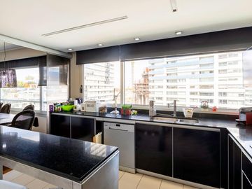 3 Ambientes en Zencity con terraza propia y 2 cocheras - venta con renta