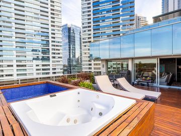 3 Ambientes en Zencity con terraza propia y 2 cocheras - venta con renta