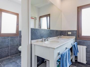 Venta Casa 4 dormitorios Pileta Country Golf Club Fisherton. Acepta permuta