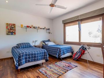 Venta Casa 4 dormitorios Pileta Country Golf Club Fisherton. Acepta permuta