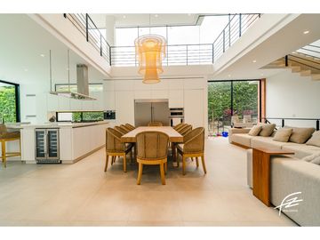 CASA CAMPESTRE EN VENTA EN SAN JERONIMO, ANTIOQUIA