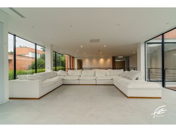 CASA CAMPESTRE EN VENTA EN SAN JERONIMO, ANTIOQUIA